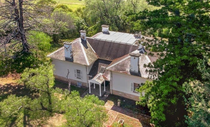 1840s Macquarie Field House, Glenfield trophy home offering